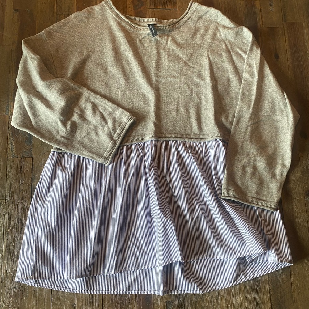 Sweater w/ detail bottom